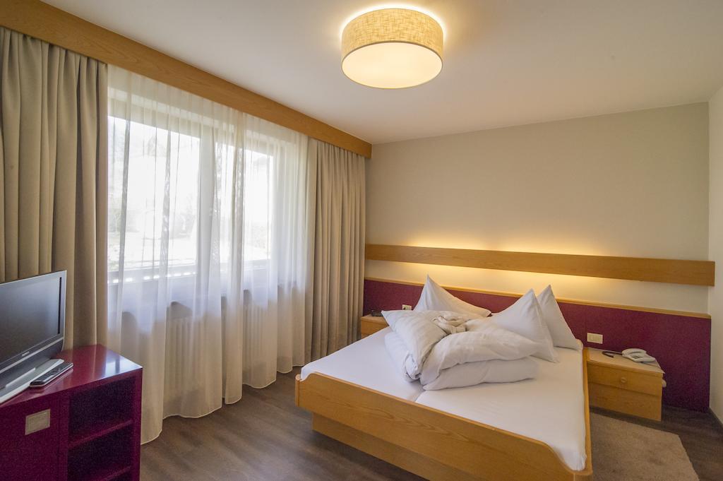 Garni Hotel Kessler Tirolo Exteriör bild